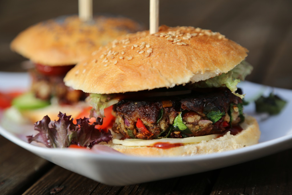 veggie burger v domácí kváskové bulce