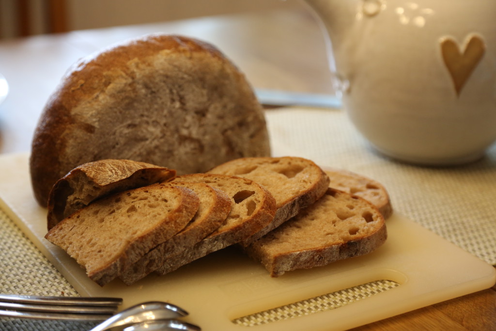 obyčejný pšenično-žitný kváskový chléb