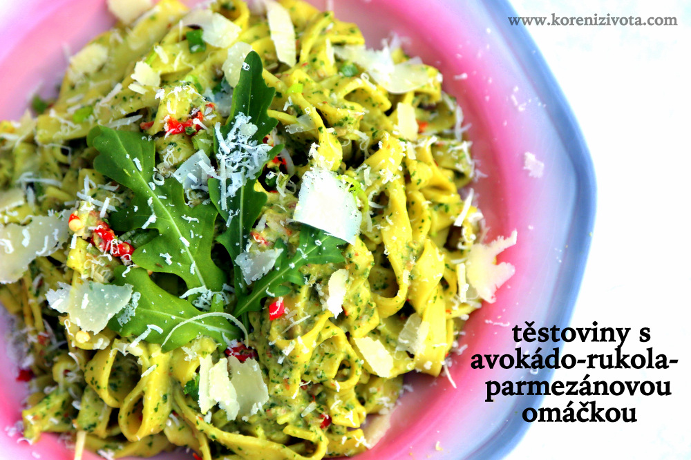 Těstoviny s avokádo-rukola-parmezánovou omáčkou