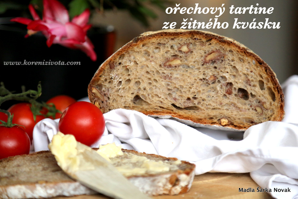 Ořechový tartine ze žitného kvásku