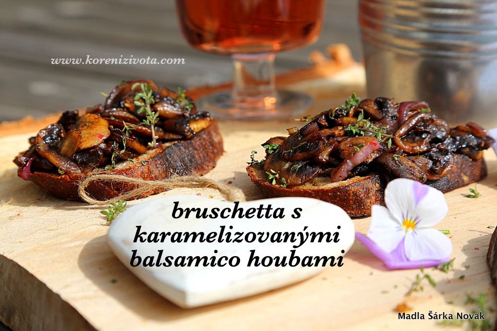 Bruschetta s karamelizovanými balsamico houbami