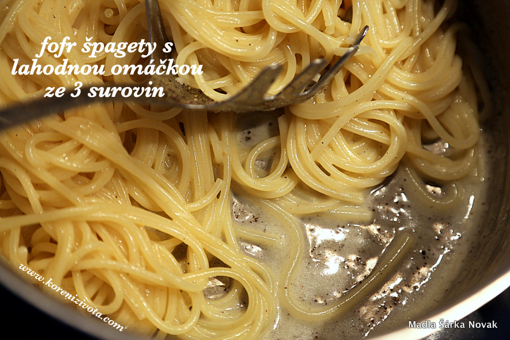 na špagetách se po chvíli míchání vytvoří úžasně krémová omáčka