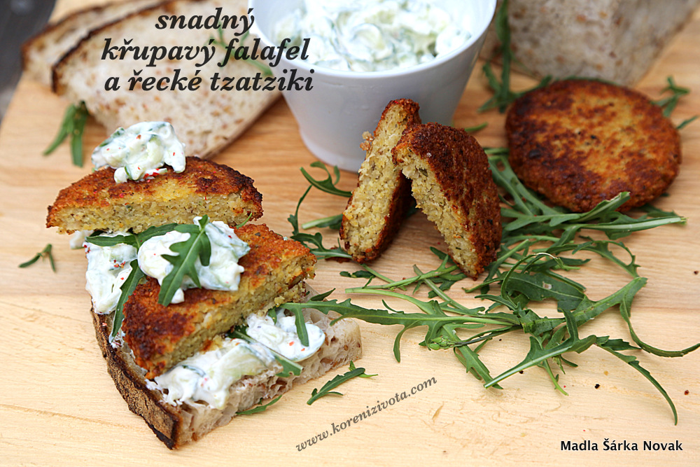 Snadný křupavý falafel a řecké tzatziki se dá servírovat i na plátku dobrého chleba
