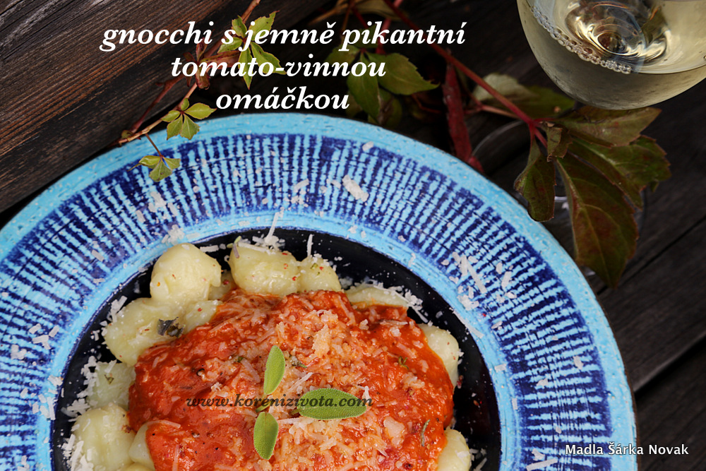 Gnocchi s jemně pikantní tomato-vinnou omáčkou